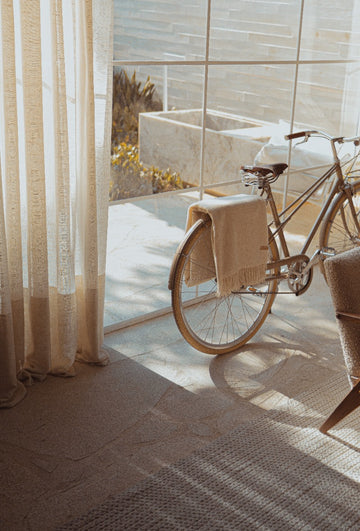 https://unsplash.com/photos/3vv1A8zNG9A
