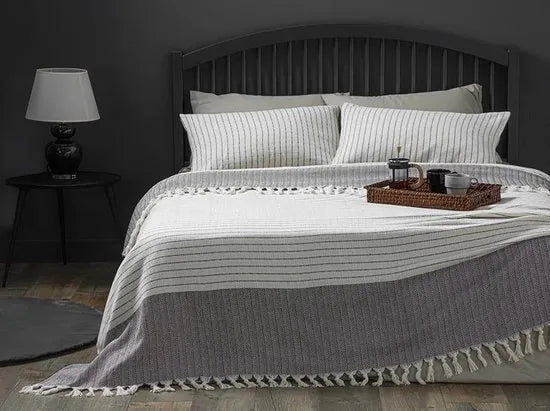 English Home bedsprei - Incl. 2 kussenslopen - 240x260 cm - Creme – Grijs 240 x 260cm 240x260 cm Grijs (3747)