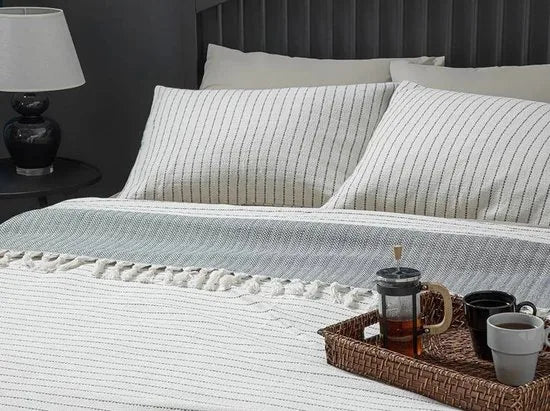 English Home bedsprei - Incl. 2 kussenslopen - 240x260 cm - Creme – Grijs 240 x 260cm 240x260 cm Grijs (3747)
