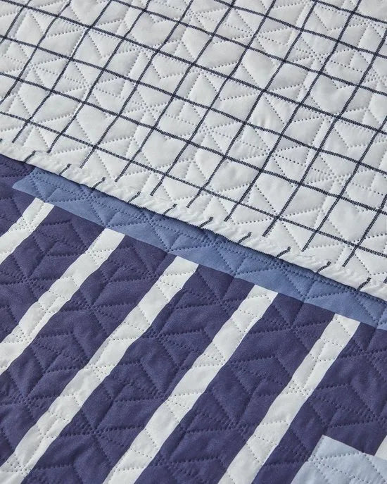 English Home - Dekbed zonder overtrek - Patch Line - Multi Cover Purpose -Double sided - Bedrukt dekbed - Bedsprei – Zomerdeken- Wasbaar - 240x220 cm – Blauw – 240 x 220cm English Home Dekbed zonder ove (4125)