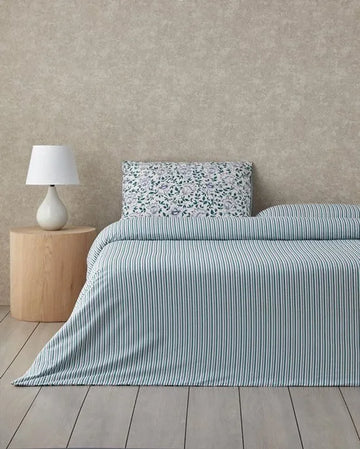 English Home - Dekbedovertrekset Gentle Flower - Katoen - Incl. Hoeslaken 160-200 - Incl. 2 kussenslopen - 200 x 220 cm - Blauw /Groen