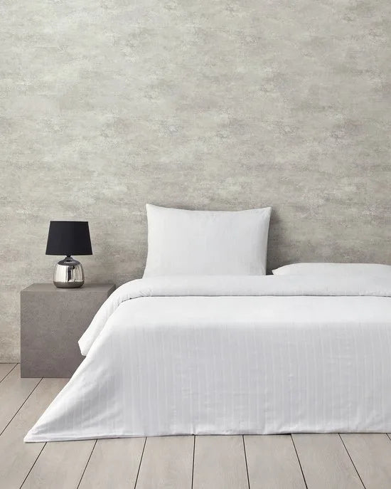 English Home Diamond Silky Cotton - Tweepersoons -Dekbedovertrekset - Zijdeachtig Katoenen - Incl. Hoeslaken 160x200 - 2 kussenslopen - 200 x 220 cm - Wit – Wit 180 x 200