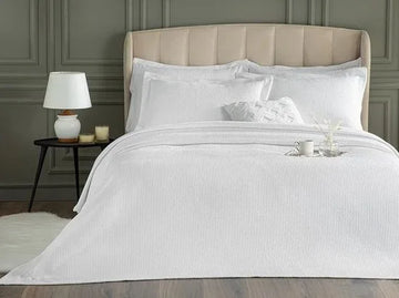 English Home Luxery bedsprei - Incl. 2 kussenslopen - 240x260 cm - Wit
