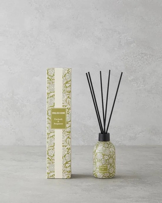 English Home - Patchouli & Bergamot Geurstokjes 100 ml – Reed Diffuser – Fris & Houtachtig – Groene Fles – Voor Woonkamer, Badkamer & Slaapkamer