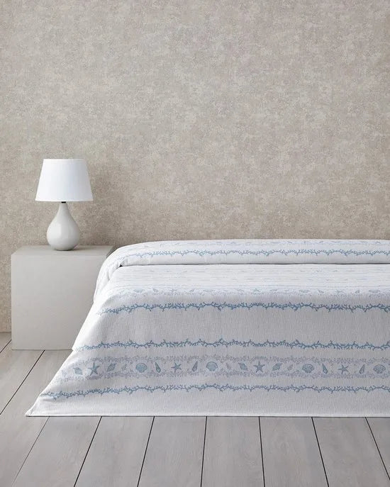 English Home - Submarine Treasures Zomerdeken - Bedsprei - 100% Katoen - King Size - 240x220 cm – Blauw/Wit – Blauw/ wit