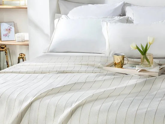 English Home Summer blanket - Bedsprei 200x220 cm - incl. 2 kussenslopen van 50x70 cm -Wit - Goud