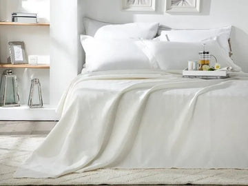 English Home Summer blanket - Bedsprei 240x220 cm - incl. 2 kussenslopen van 2x50x70 cm - Parel