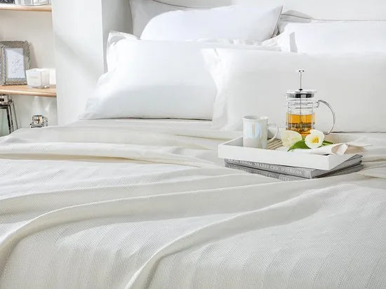 English Home Summer blanket - Bedsprei 200x220 cm - incl. 2 kussenslopen van 50x70 cm - Parel – Wit; beige 240 x 220cm