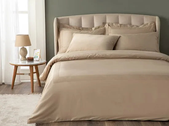 English Home Vivian - Framed Cotton Satin Double - Luxe Dekbedovertrekset -4 Kussenslopen - Onderlaken- - Duvet Cover Set - 200x220 cm -Wit – Beige