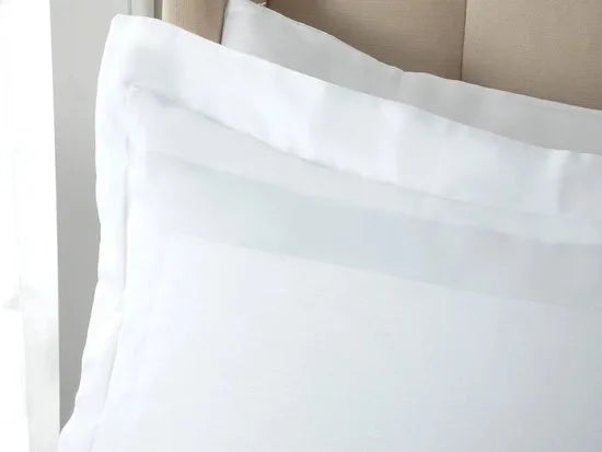English Home Vivian - Framed Cotton Satin Double - Luxe Dekbedovertrekset -4 Kussenslopen - Onderlaken- - Duvet Cover Set - 200x220 cm -Wit