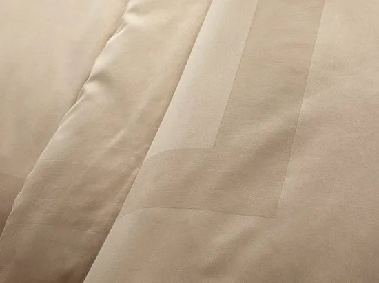 English Home Vivian - Framed Cotton Satin Double - Luxe Dekbedovertrekset -4 Kussenslopen - Onderlaken- - Duvet Cover Set - 200x220 cm -Wit – Beige