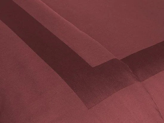 English Home Vivian - Framed Cotton Satin Double - Luxe Dekbedovertrekset -4 Kussenslopen - Onderlaken- - Duvet Cover Set - 200x220 cm -Wit – Rood