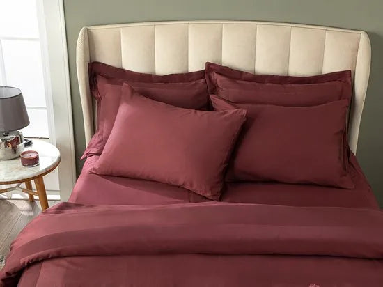 English Home Vivian - Framed Cotton Satin Double - Luxe Dekbedovertrekset -4 Kussenslopen - Onderlaken- - Duvet Cover Set - 200x220 cm -Wit – Rood