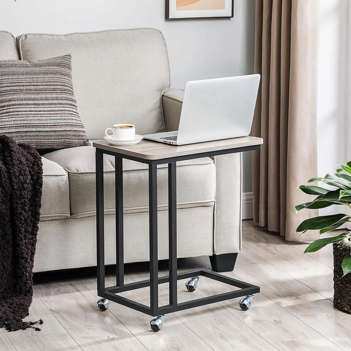 FurnStar - Bijzettafel - Banktafel met Wieltjes - C-Vorm - Mobiele Koffietafel - 35 x 50 x 60 cm - Woonkamertafel met Metalen Frame - Voor Koffie en Laptop - Industrieel Design - Vintage – Greige-zwart