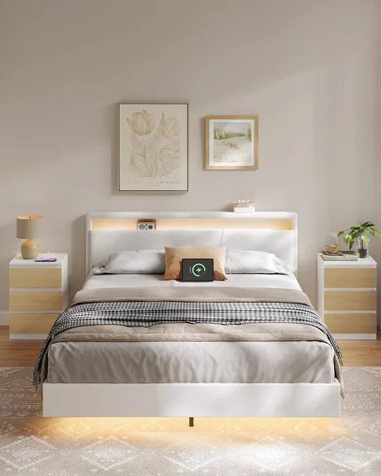 Furnstar Kailyn Collection - Nachtkastje met stekkerdoos - Bijzettafel 3 laden - 2 AC-stopcontacten - 2 USB-A-aansluitingen - Modern -Ebbenzwart – Amandel geel/wit