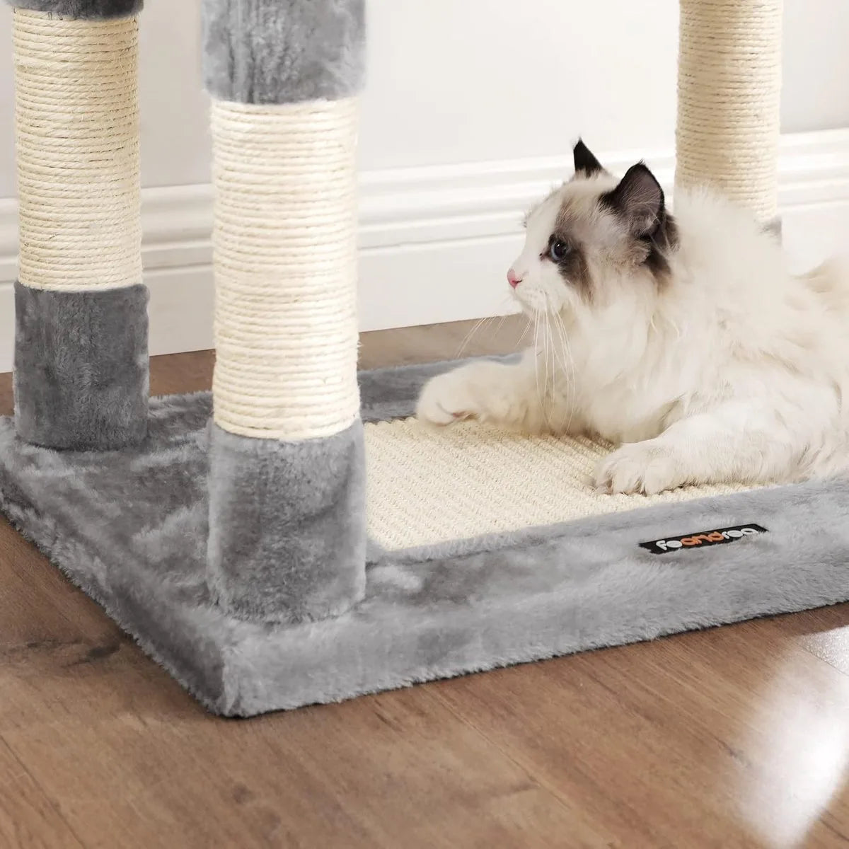 FurnStar - Krabpaal - 138 cm kattentoren voor binnenkatten - pluchen kattenhuis met krabplank - 9 krabpalen - zitstok - grot - ontwerp met meerdere niveaus - beige – 