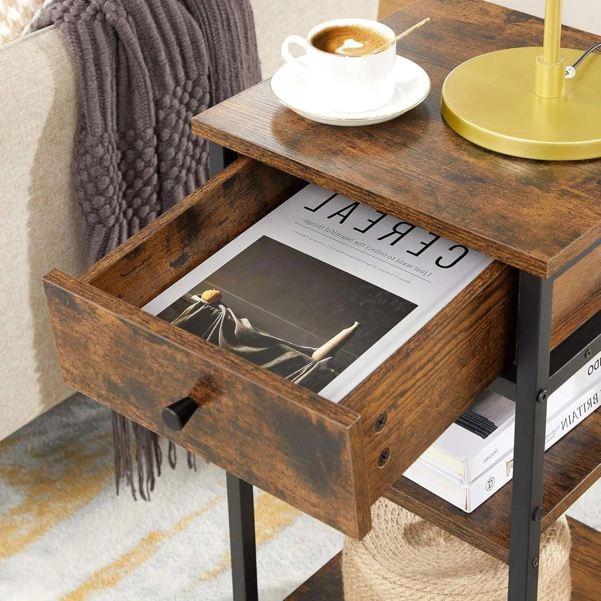 Furnstar Nachtkastje -Bijzettafel hoog met een lade en 2 open vakken - 1 verstelbare plank - Ruimtebesparend - Verstelbare poten - Modern - Wit – Rustiek bruin en zwart