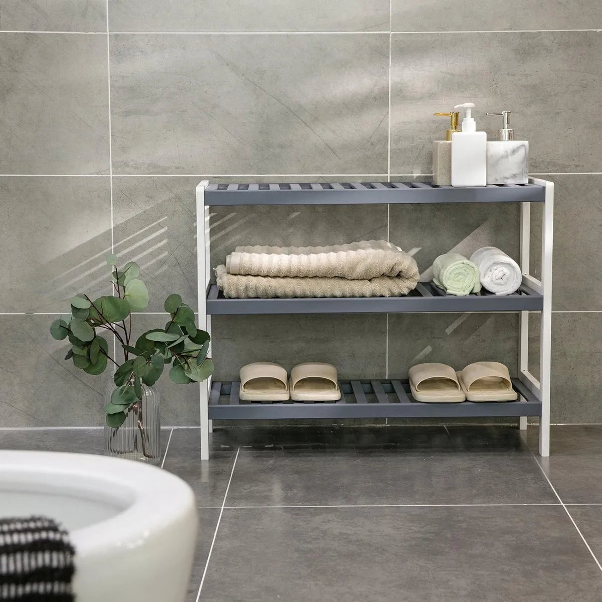 Furnstar Schoenenrek – 3 Laags Bamboe Schoenenrek – 70 x 26 x 55 cm – Voor Entree, Badkamer & Woonkamer – Wit & Grijs