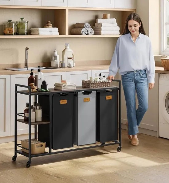 FurnStar Wasmand 3 Vakken – Wassorteerder 150L met Rollen en Planken – Afneembare Waszakken – 6 Etiketten – 117 x 33 x 80,5 cm – Kastanjebruin - Inktzwart & Duifgrijs
