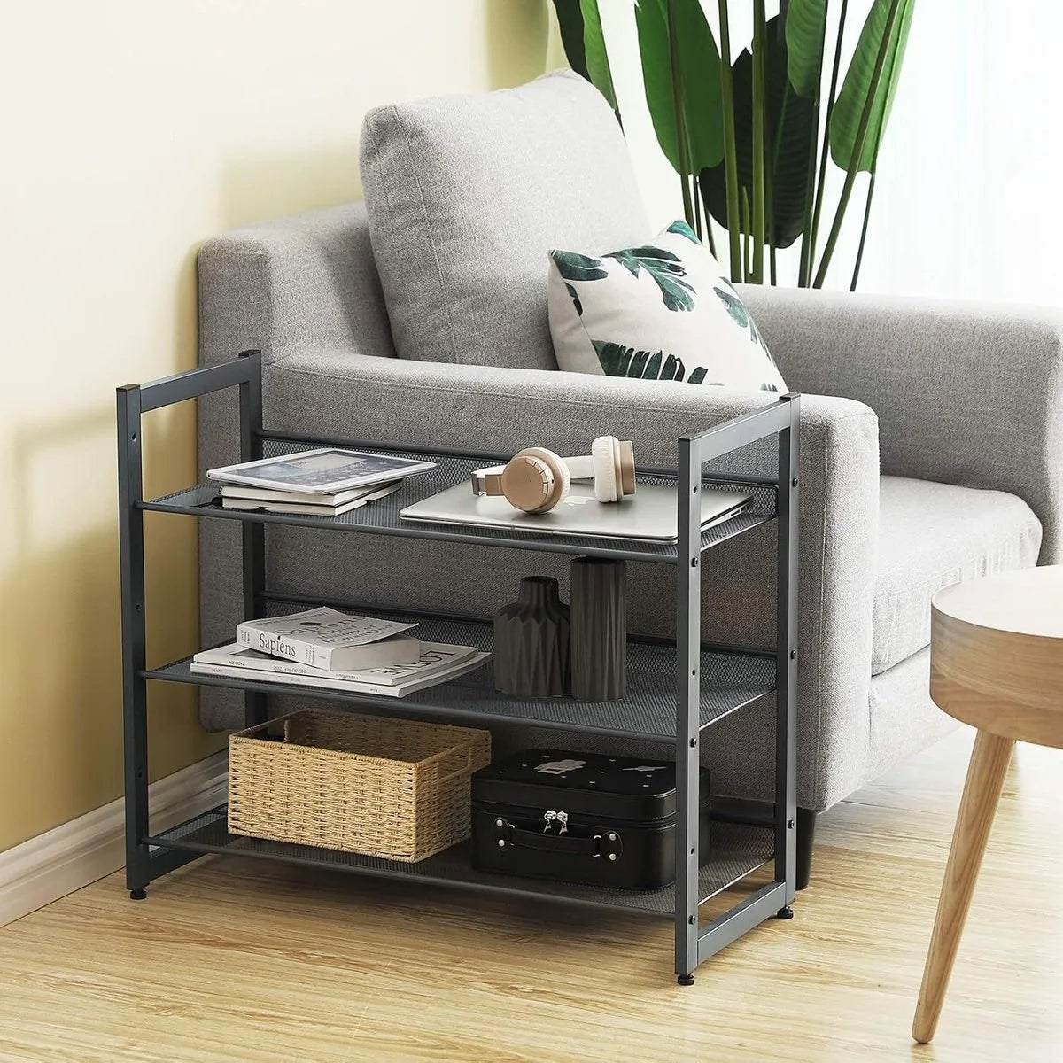 Stapelbaar schoenenrek - 3 laags schoenenorganizer - Metalen schoenenplank met verstelbare platte of schuine planken - Beschermrails - 30.5 x 74 x 61.5 cm - Biedt plaats aan 9 - 12 paar - Zwart – Grijs