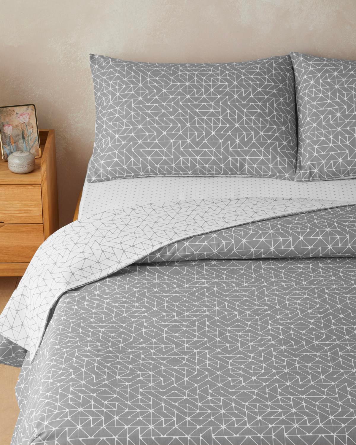 English Home Trio Shape Dekbedovertrek 160x220 cm – incl. 1 Laken 160x230 cm & 1 Kussensloop 50x70 cm – Easy Iron